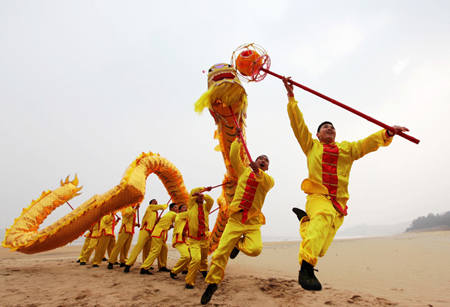 龍頭舞動(dòng)，中醫(yī)藥騰飛在基層
