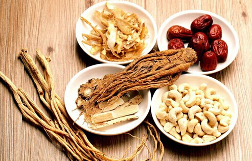 推進(jìn)健康中國建設(shè)，促進(jìn)中醫(yī)藥傳承與發(fā)展