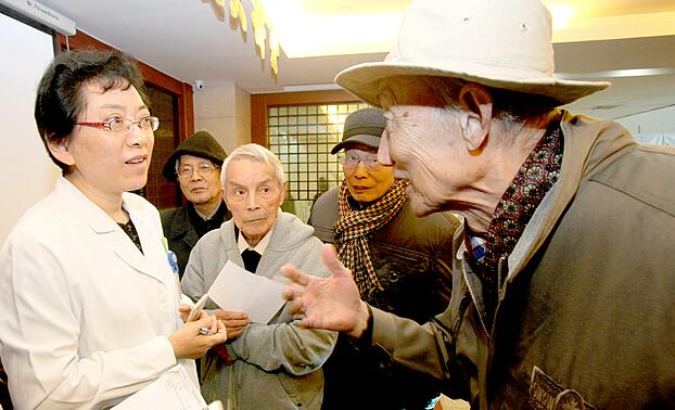 浙江省中醫(yī)院堅(jiān)持邀請中西醫(yī)專家開展健康講座
