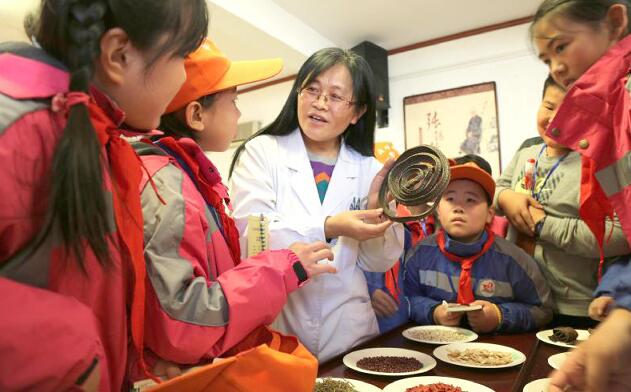 滄州市小學(xué)生走進滄州市中醫(yī)健康保健中心