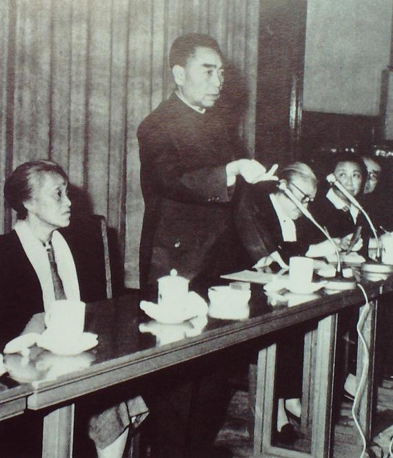 周恩來會見全國婦產科學術會議代表