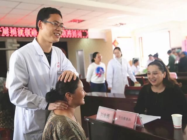 福建醫(yī)療專(zhuān)家赴新疆昌吉呼圖壁縣義診
