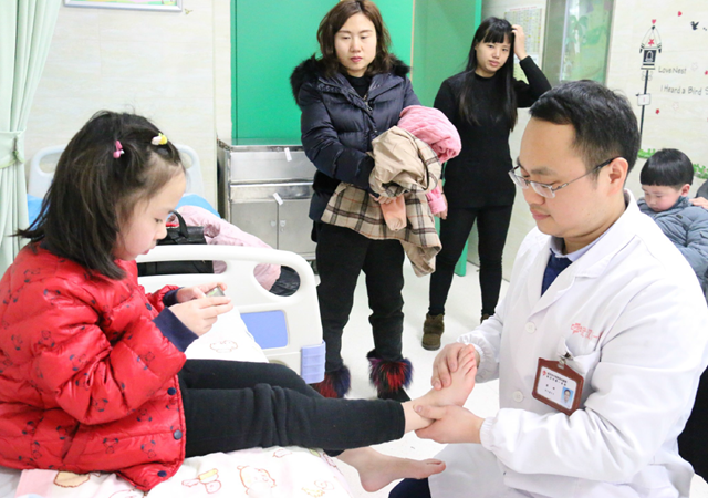 湖北省武漢市第一醫(yī)院兒科推出生長推拿，用推拿輔助調(diào)理患兒體質(zhì)